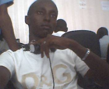 moi au cyber,en mode D&G(dolce et gabanna) grave!!!!!!!!!