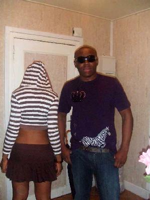 ouai ouai!!sè bien pote perso angambi yannick de paname,le voila en mode des faroteurs en tournage de sn clip!!! tè trop moche mn frère!!!!