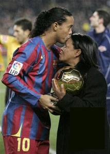 c'est mon idol r10 et sa maman !!!!