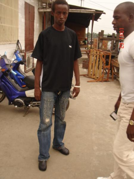 moi hissein,comment tu trouves ma tof,alors laisses tn com!!!